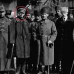 28 Μαρτίου 1922, λίγο πριν την επίθεση των Τούρκων, τον Αύγουστο του 1922. Ο Ατατούρκ επιθεωρεί τον τουρκικό στρατό
