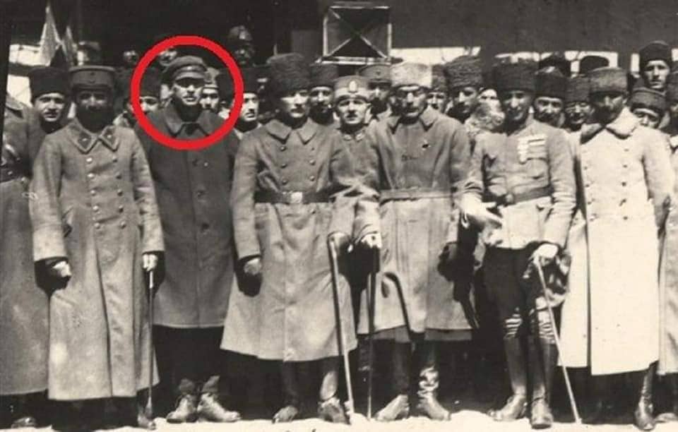 31 &Mu;&alpha;&rho;&tau;ί&omicron;&upsilon; 1922, &epsilon;&pi;ί&sigma;&kappa;&epsilon;&psi;&eta; &sigma;&tau;&omicron; &sigma;&tau;&rho;&alpha;&tau;&iota;&omega;&tau;&iota;&kappa;ό &mu;έ&tau;&omega;&pi;&omicron;, 4 &mu;ή&nu;&epsilon;&sigmaf; &pi;&rho;&iota;&nu; &alpha;&pi;ό &tau;&eta;&nu; &epsilon;&pi;ί&theta;&epsilon;&sigma;&eta; &tau;&omega;&nu; &Tau;&omicron;ύ&rho;&kappa;&omega;&nu;